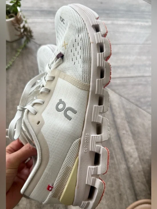 CLOUD X 4 - WOMENS 8.5 ivory sand color gently used - Picture 5 of 11